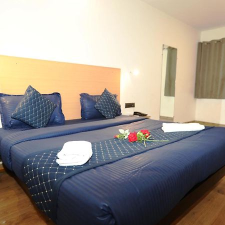 Hotel Noida Grand Sec 58 Exteriör bild