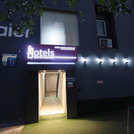 Hotel Noida Grand Sec 58 Exteriör bild