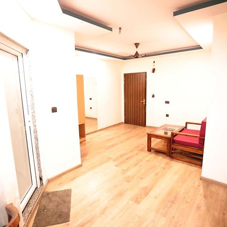 Hotel Noida Grand Sec 58 Exteriör bild