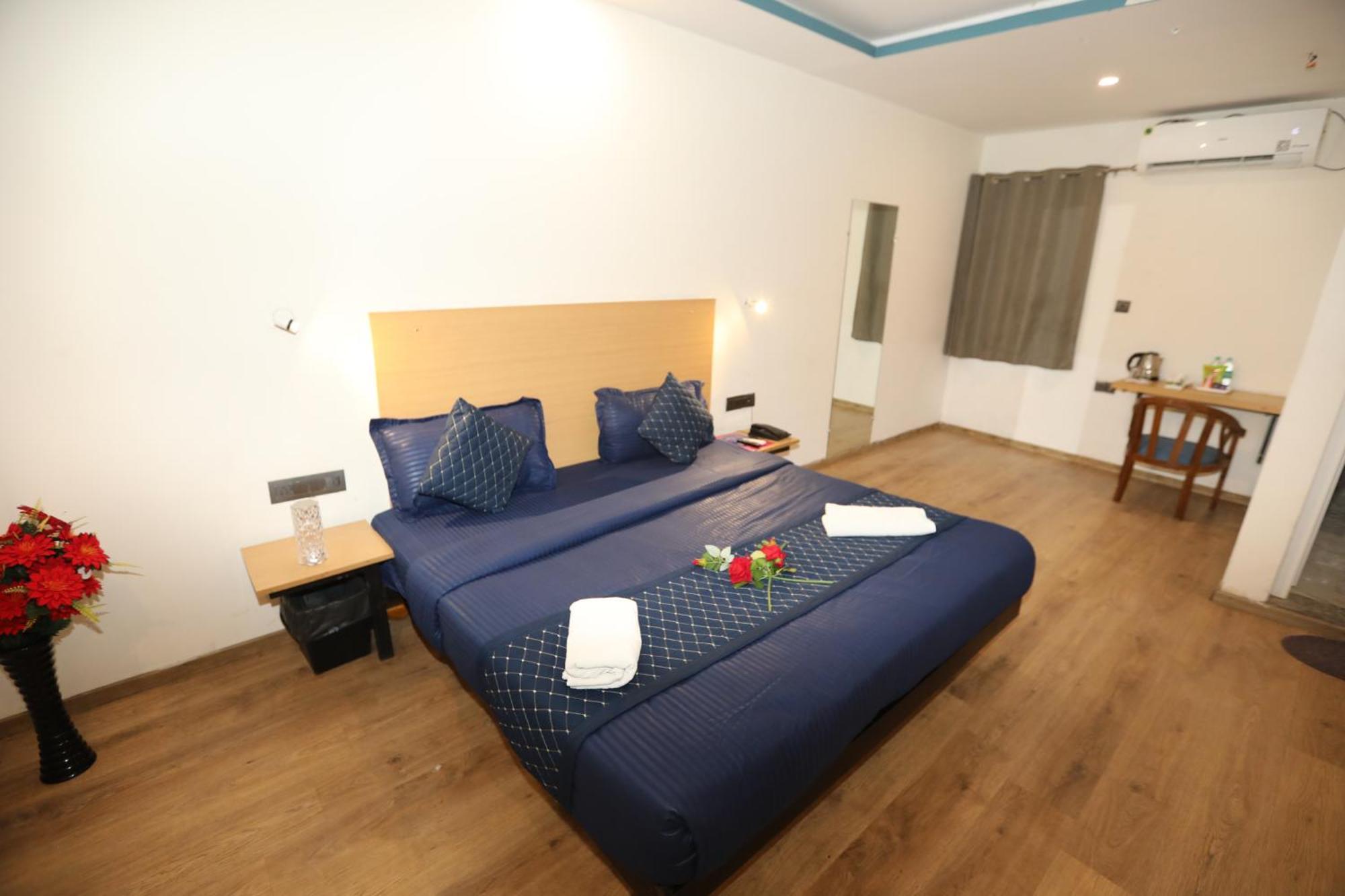 Hotel Noida Grand Sec 58 Exteriör bild