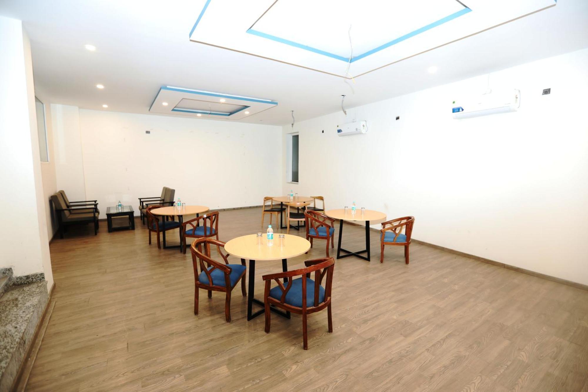 Hotel Noida Grand Sec 58 Exteriör bild