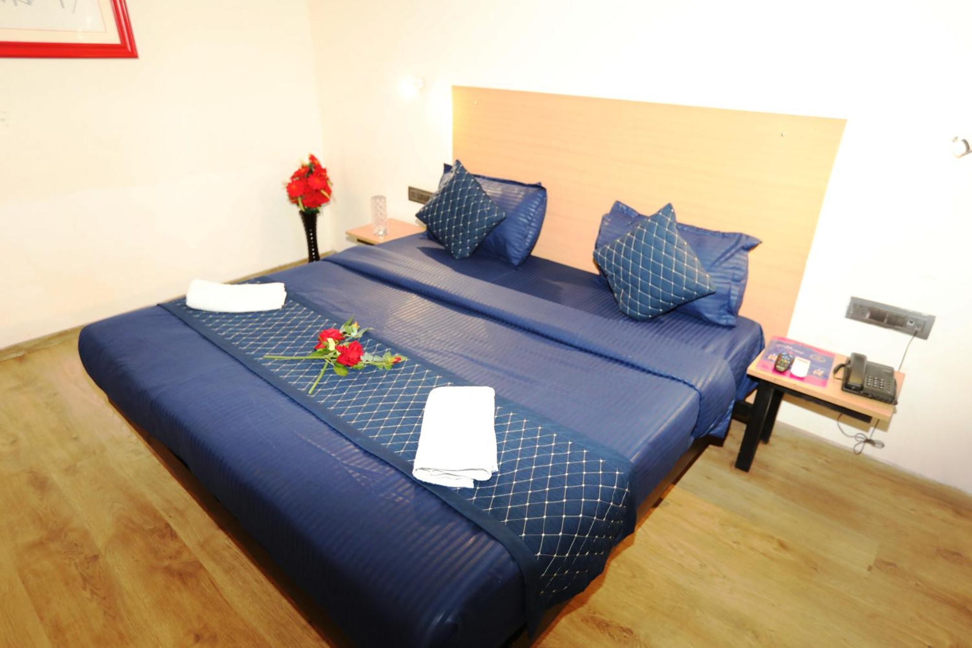 Hotel Noida Grand Sec 58 Exteriör bild