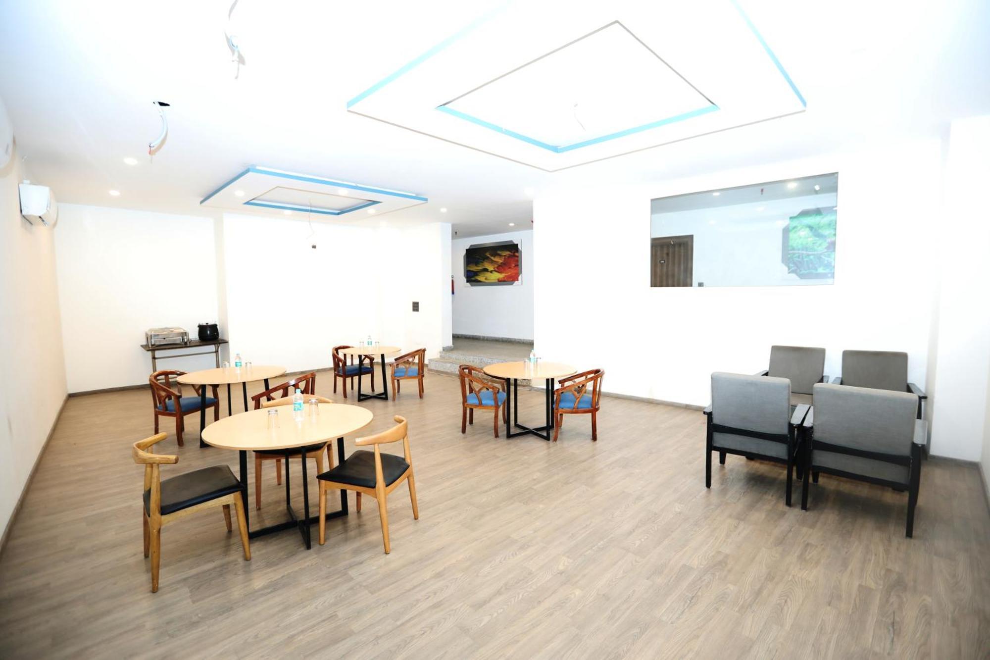 Hotel Noida Grand Sec 58 Exteriör bild