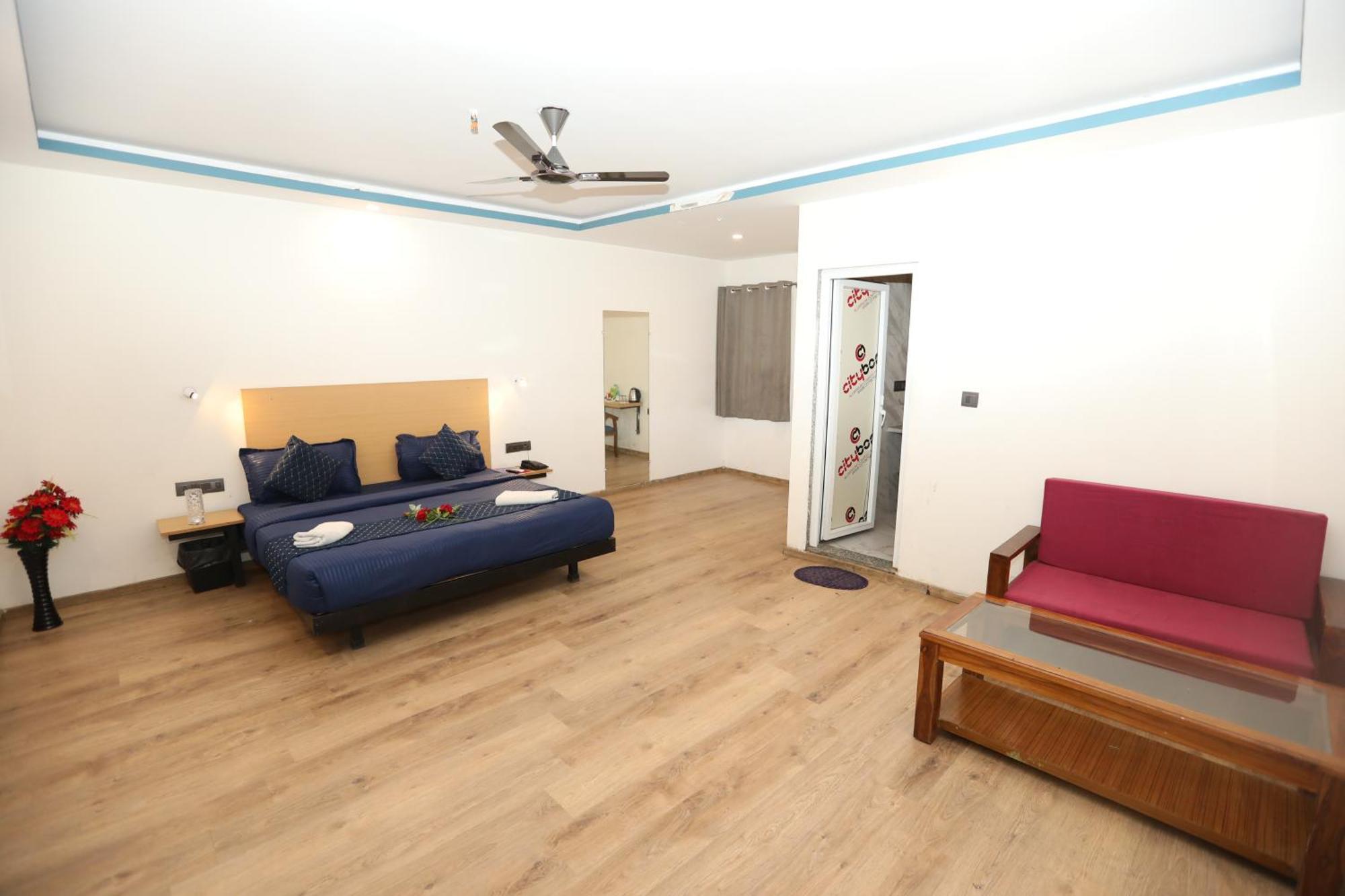 Hotel Noida Grand Sec 58 Exteriör bild