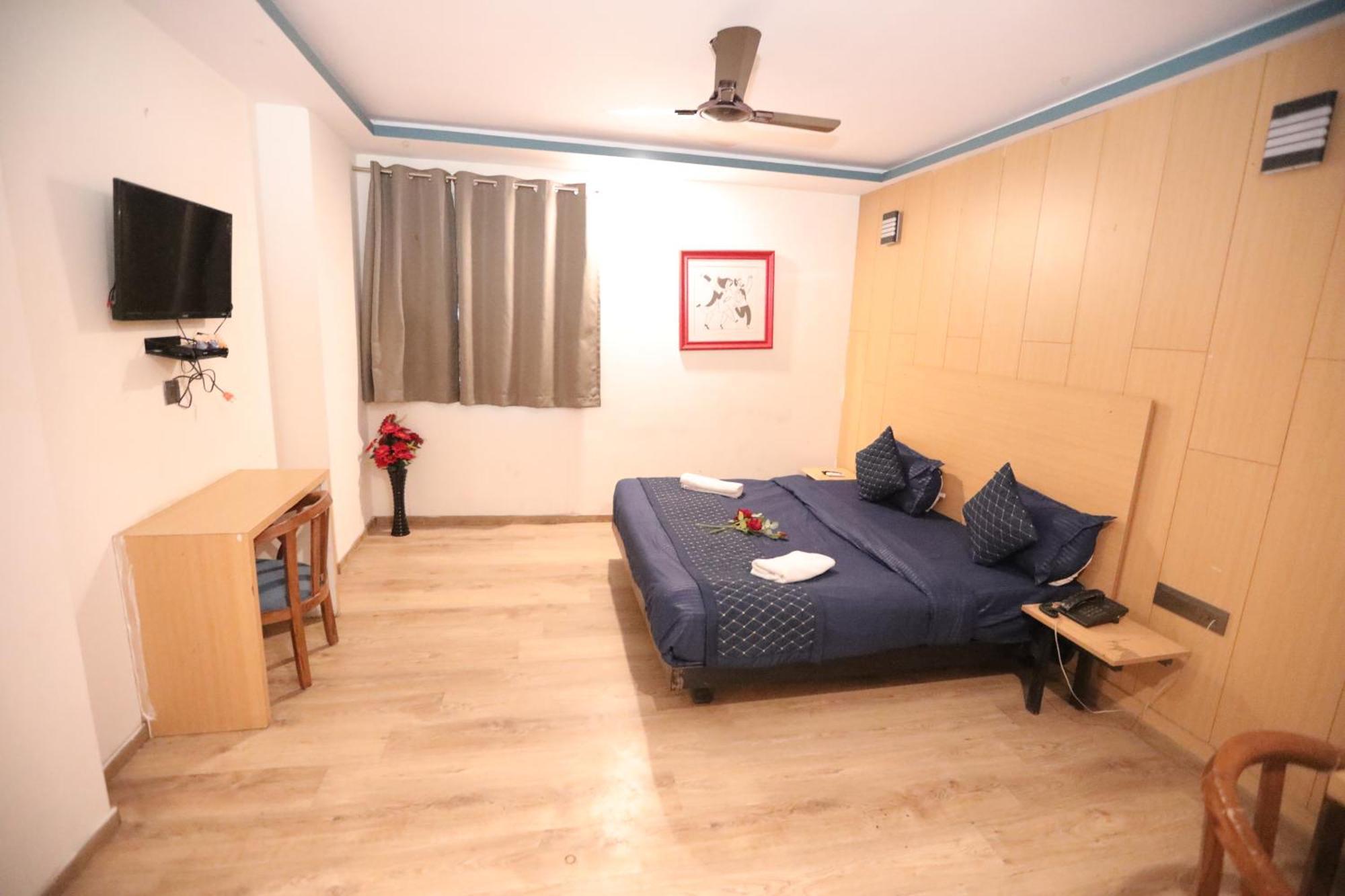 Hotel Noida Grand Sec 58 Exteriör bild