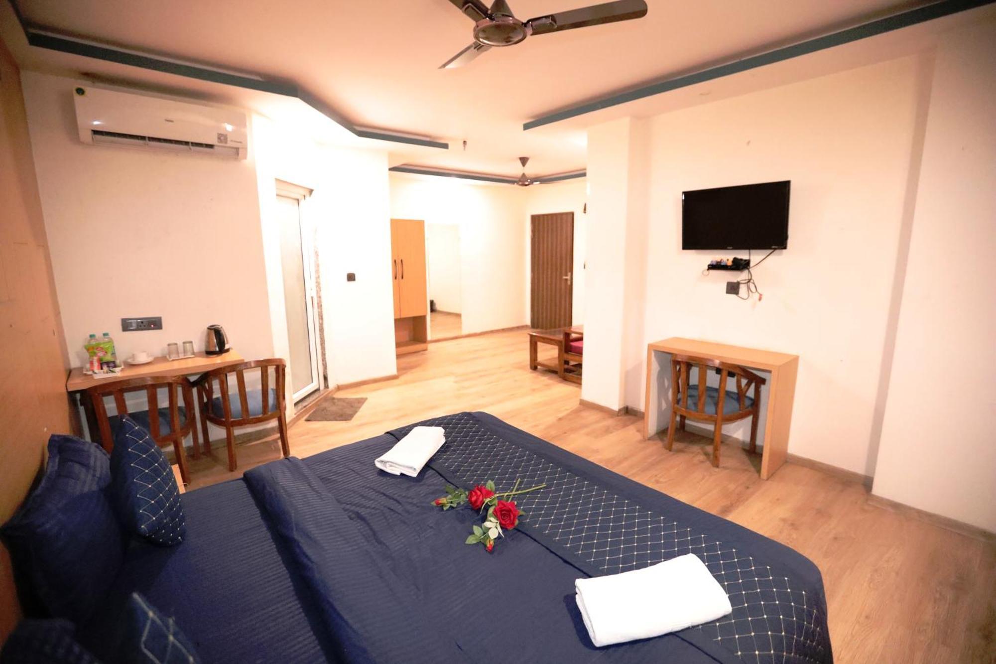 Hotel Noida Grand Sec 58 Exteriör bild