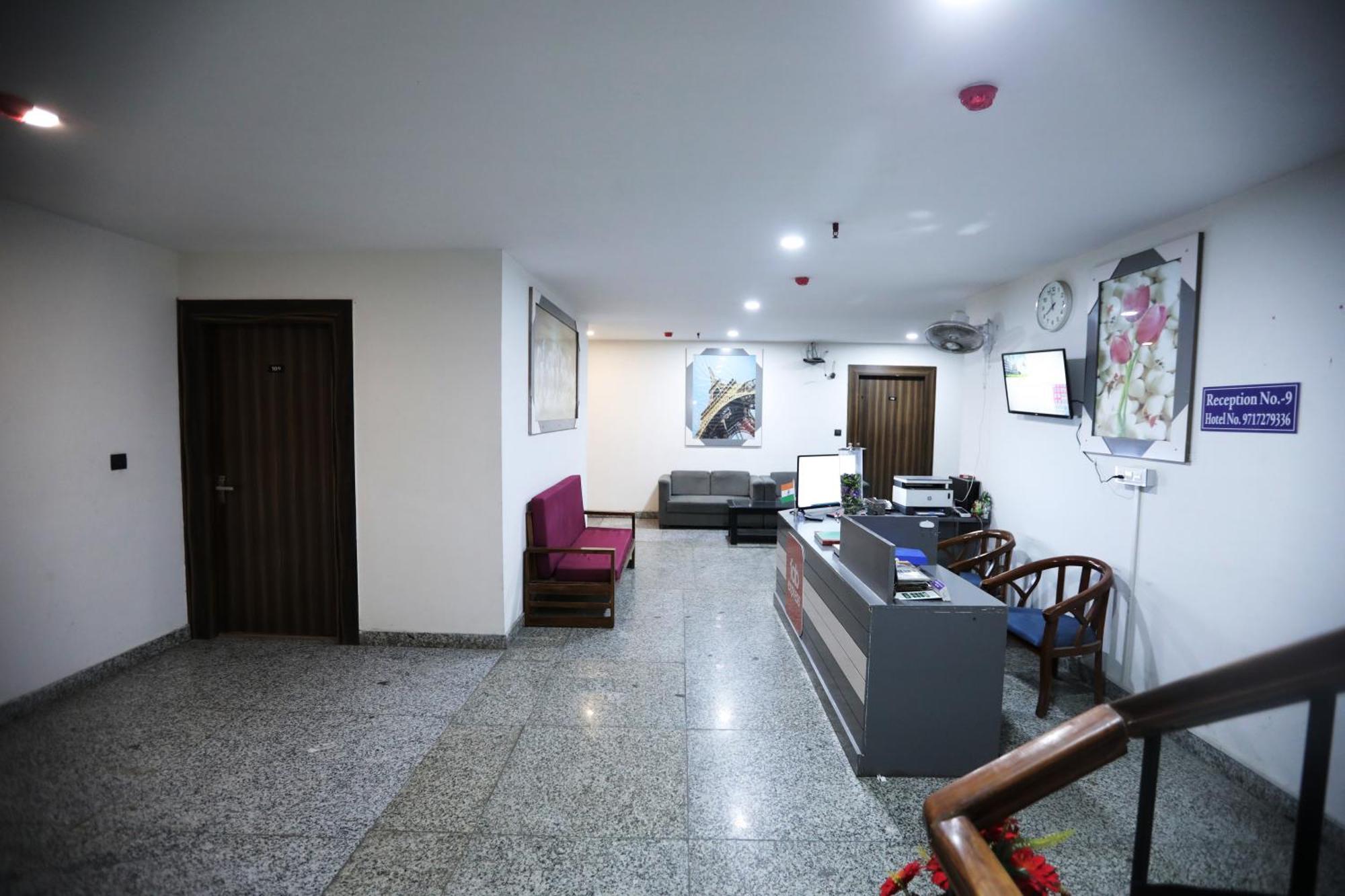 Hotel Noida Grand Sec 58 Exteriör bild