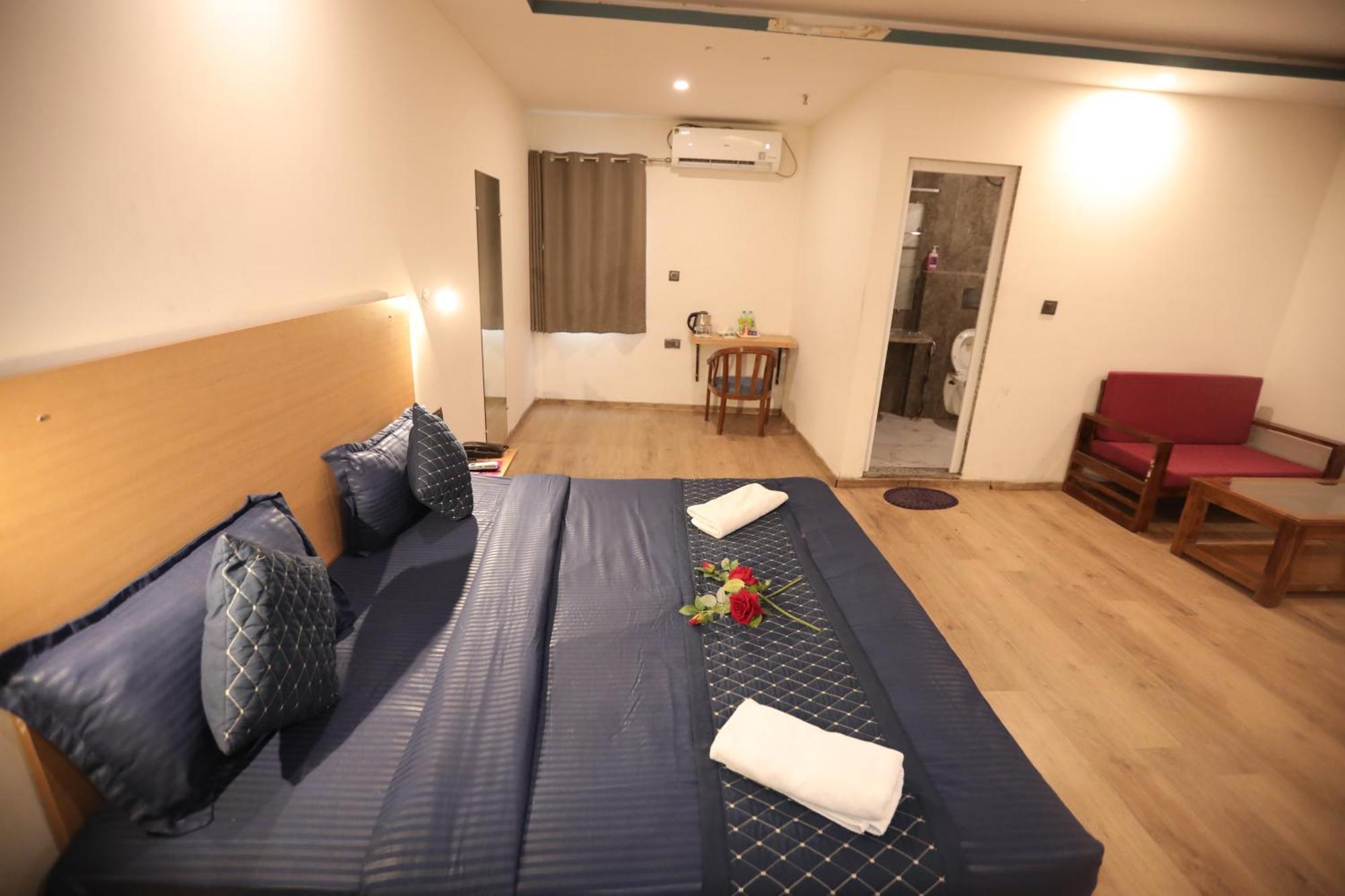 Hotel Noida Grand Sec 58 Exteriör bild