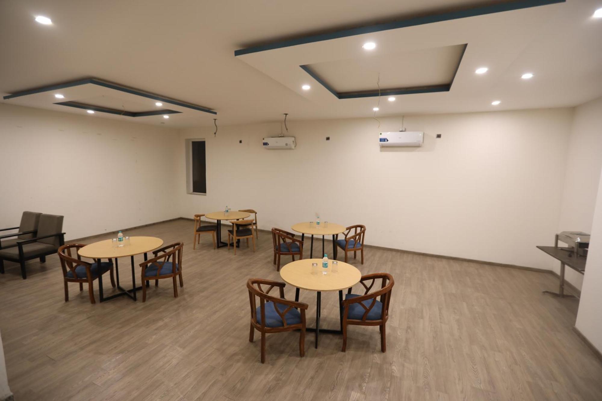 Hotel Noida Grand Sec 58 Exteriör bild