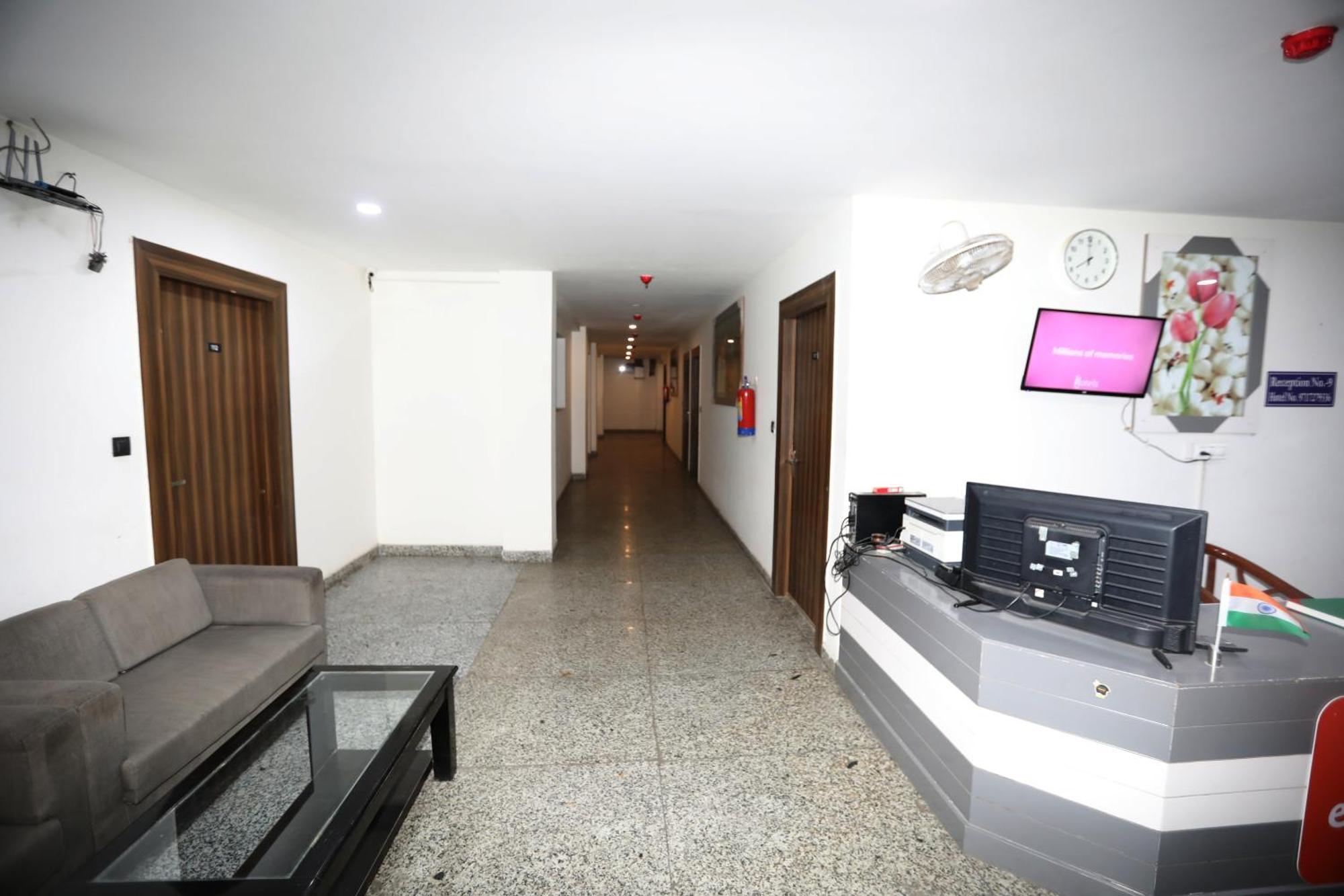 Hotel Noida Grand Sec 58 Exteriör bild