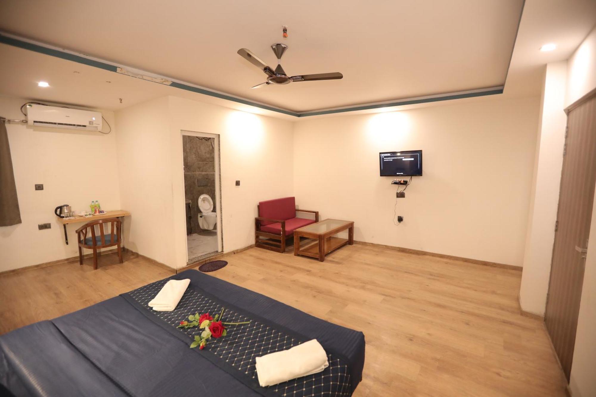Hotel Noida Grand Sec 58 Exteriör bild