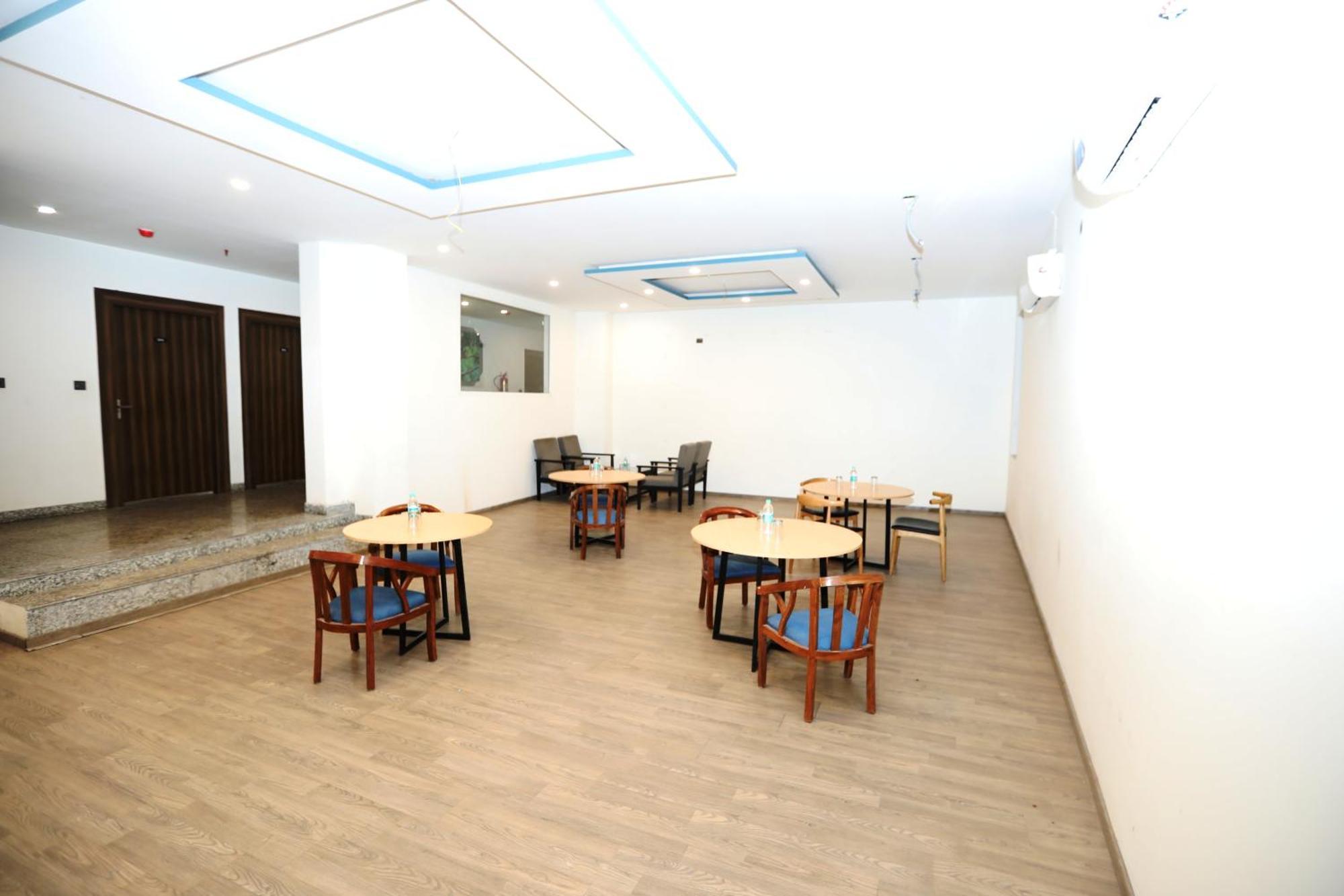 Hotel Noida Grand Sec 58 Exteriör bild