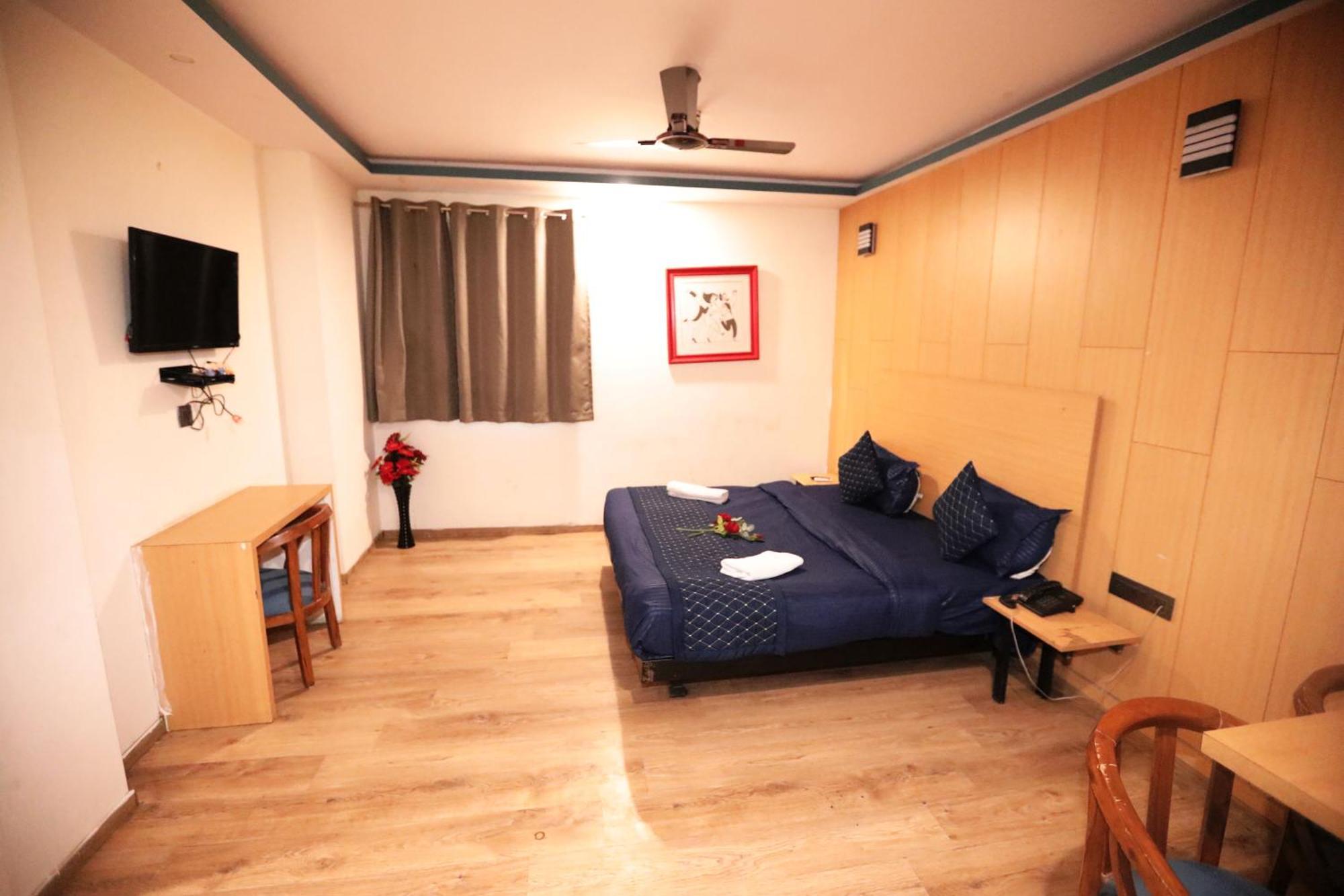 Hotel Noida Grand Sec 58 Exteriör bild