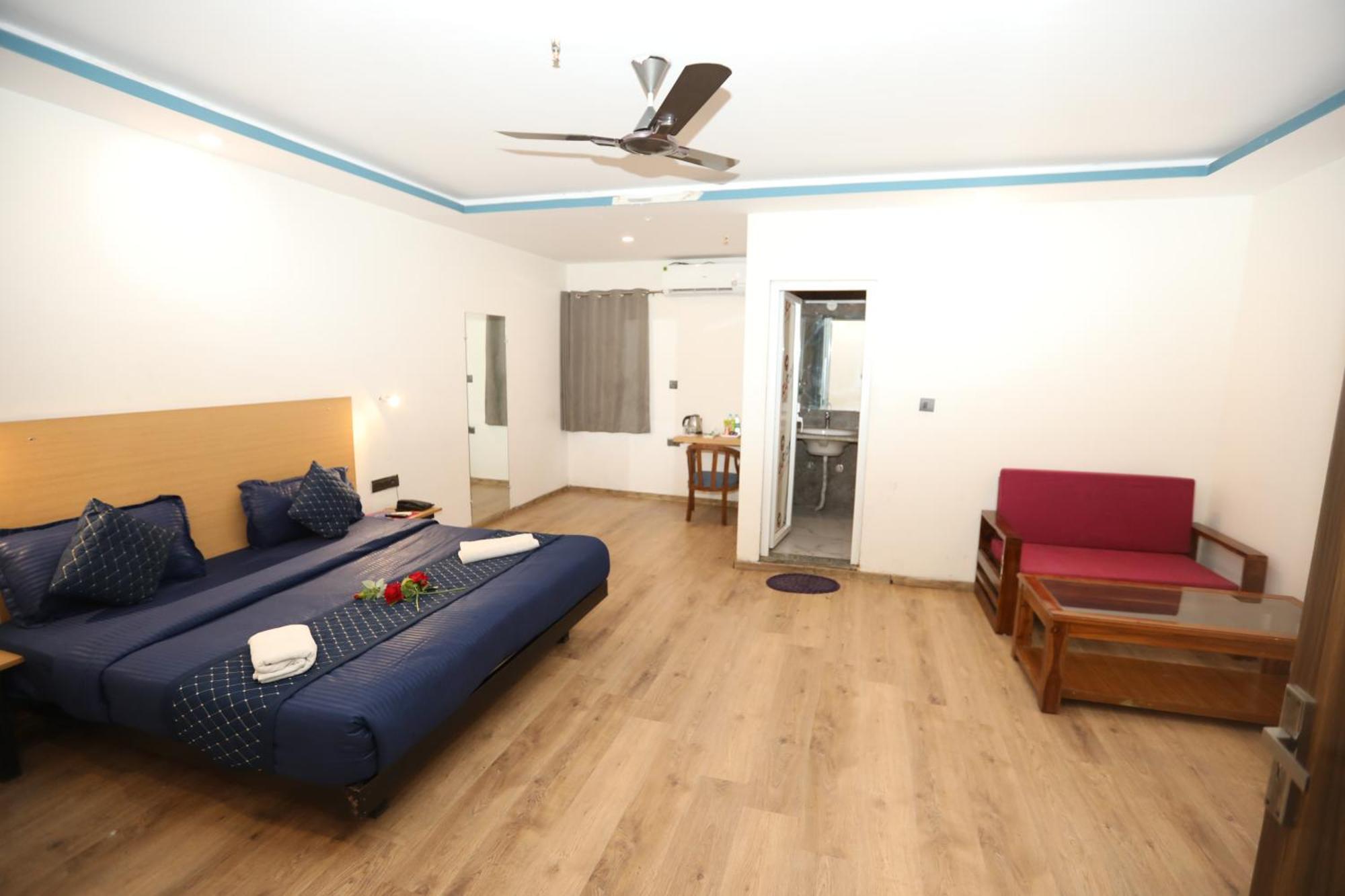 Hotel Noida Grand Sec 58 Exteriör bild
