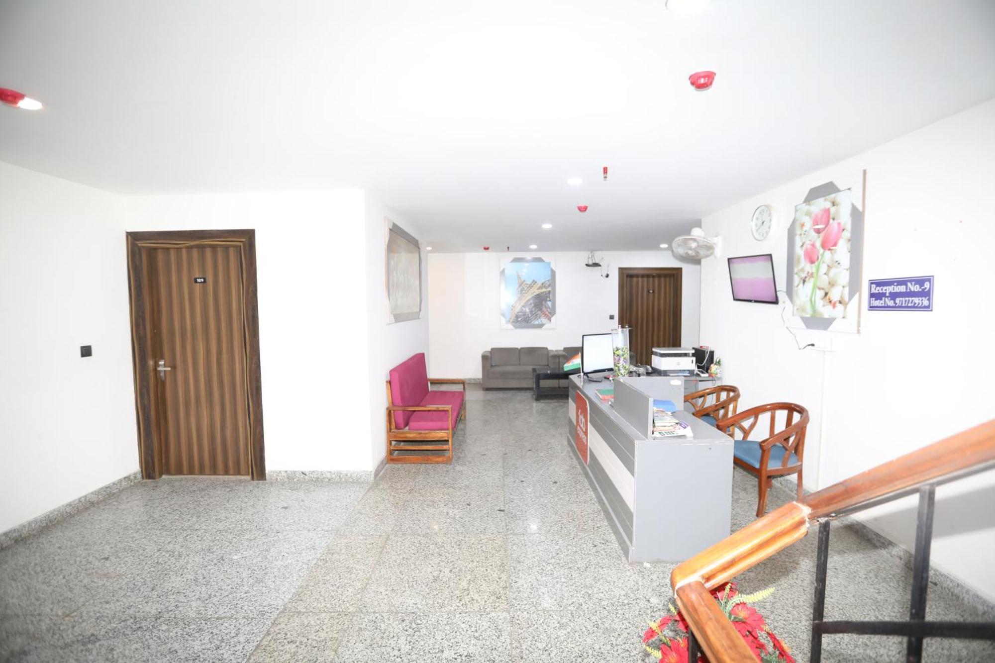 Hotel Noida Grand Sec 58 Exteriör bild